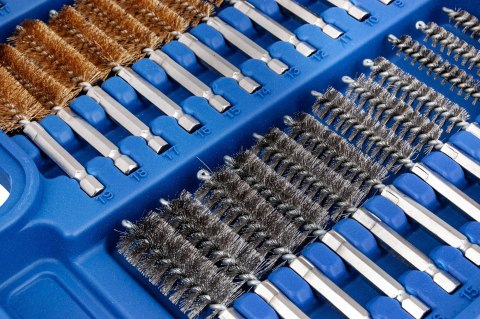 SZCZOTKI DO GNIAZD WTRYSKIWACZY ŚWIEC ŻAROWYCH 38 EL